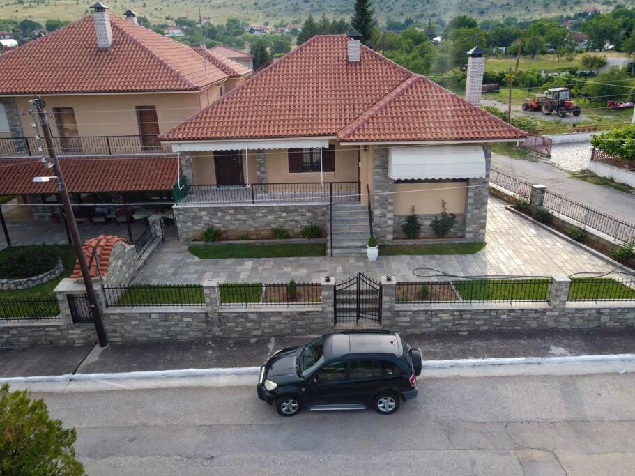Βίλα Για Όλες Τις Εποχές Του Χρόνου コザニ エクステリア 写真
